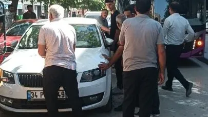 Cadde ortasına park trafiği felç etti