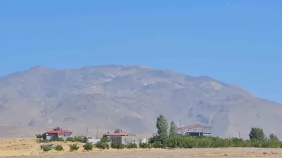 Aşırı sıcaklar Süphan Dağı’nı vurdu: Süphan Dağı’nın karını eridi