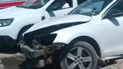İki aracın karıştığı kazada 2 kişi yaralandı
