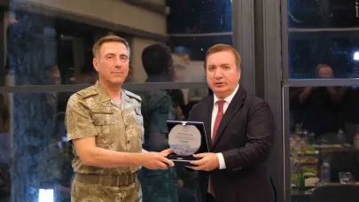 Erzincan'da emekli olan Paşalara veda yemeği