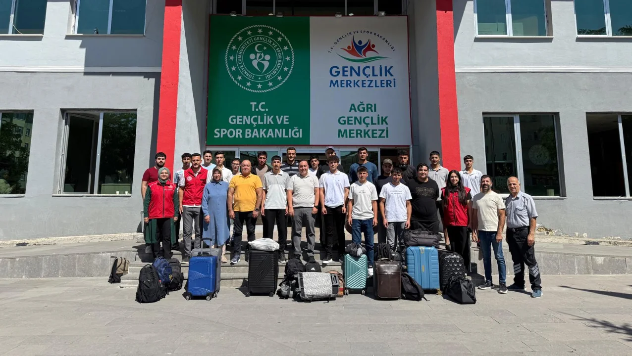 Ağrı’dan Gençler Yaz Kampına Uğurlanıyor