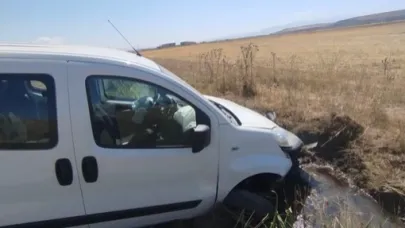 Ağrı’da Kontrolden Çıkan Araç Tarla Kenarına Savruldu