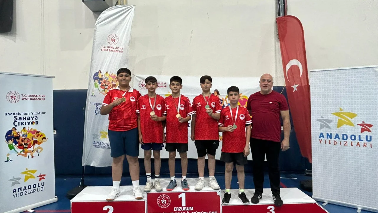 Ağrı Erkek Badminton Takımı Anadolu Yıldızlar Ligi Yarı Finallerinde Zirvede