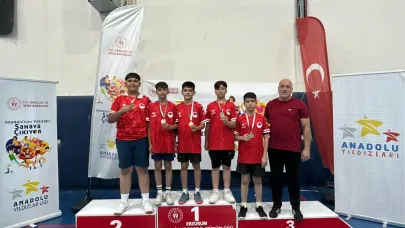 Ağrı Erkek Badminton Takımı Anadolu Yıldızlar Ligi Yarı Finallerinde Zirvede