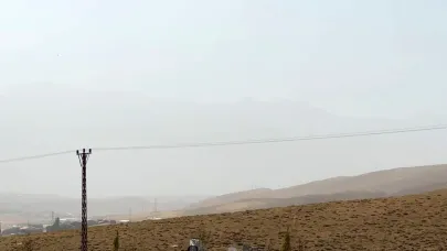 Yüksekova’da toz taşınımı etkili oldu