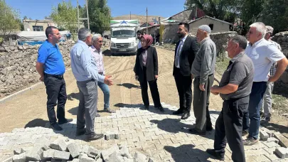 Ağrı’da köylerde altyapı ve yol çalışmaları sürüyor