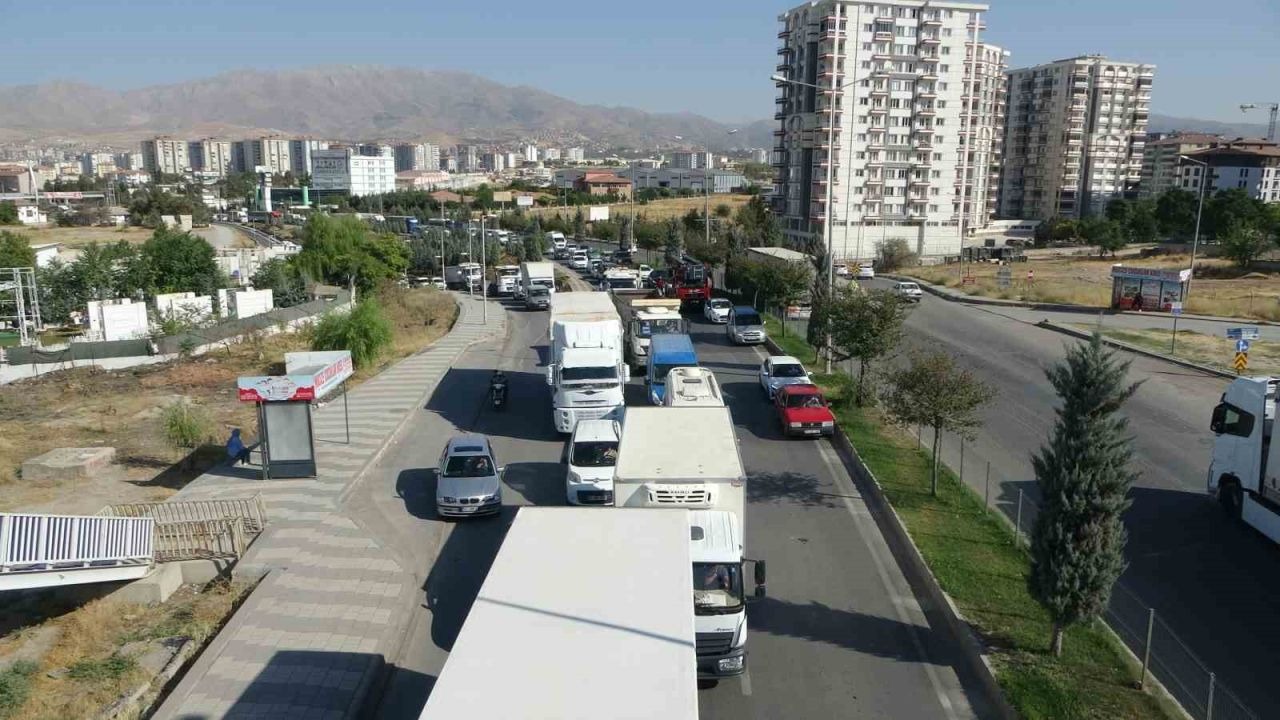 Zincirleme Kaza Trafiği Felç Etti