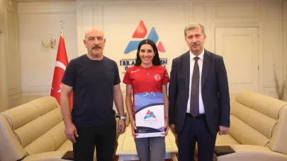 AİÇÜ Öğrencisi Dilek Öztürk Dünya Üçüncüsü Oldu
