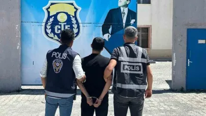 Sahte kimlikle karsta yakalandı