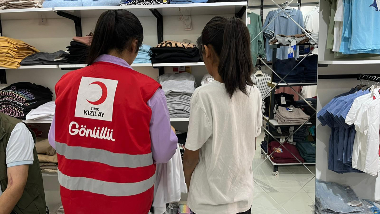 Kıyafetler Askıdan, İyilik Gönülden, Ağrı’da Dayanışma Sürüyor”