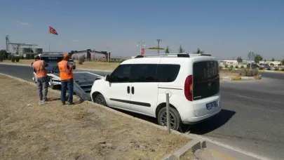 Hafif ticari araç ile otomobil çarpıştı: 2 yaralı