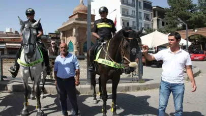 Atlı polisler tarihi ilçe Ahlat’ın caddelerinde