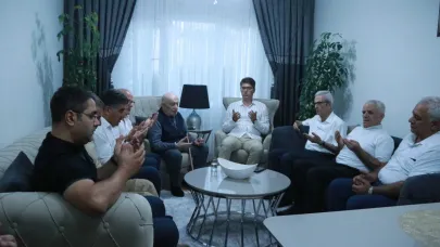 Erciş Kaymakamı Murat Karaloğlu’ndan Ahmet İzgi’ye Taziye Ziyareti