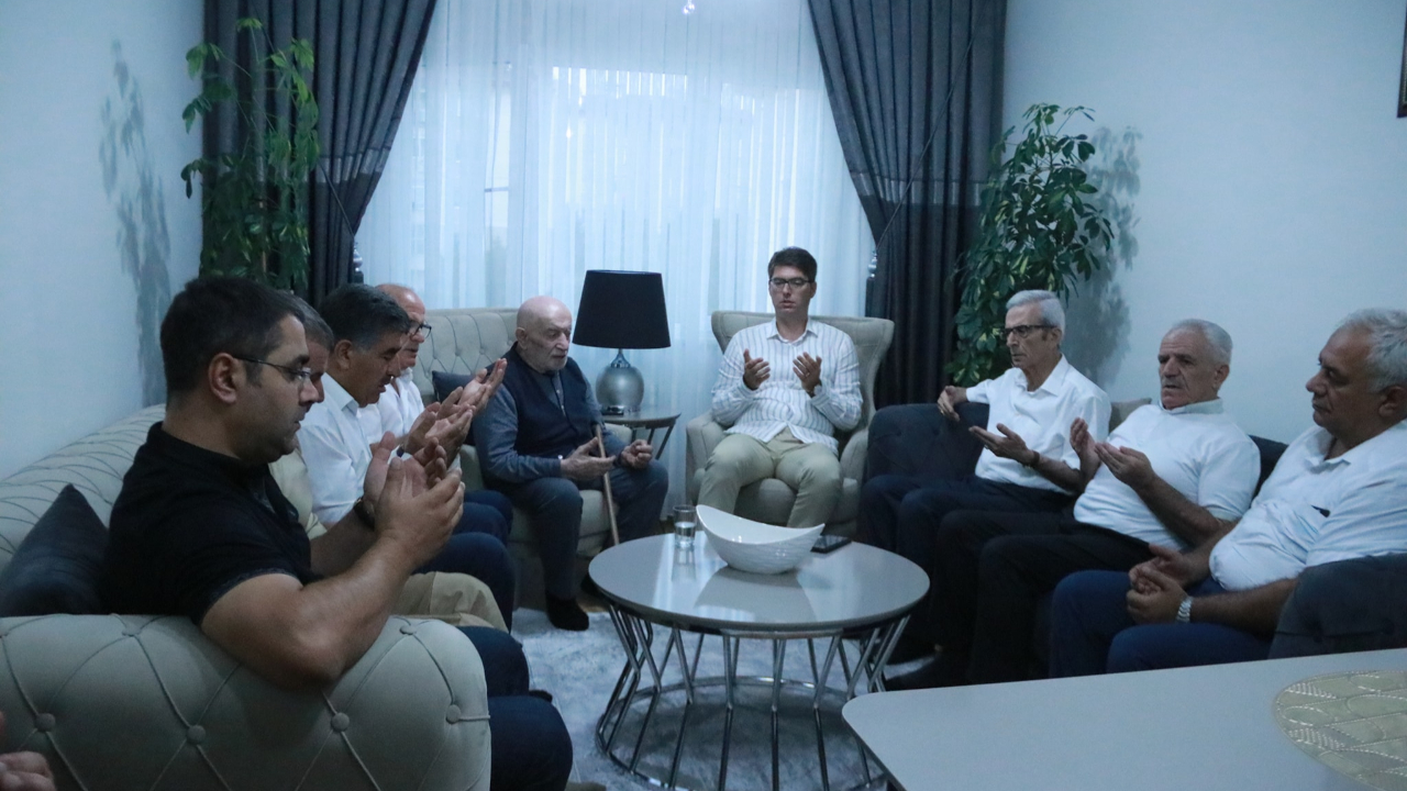 Erciş Kaymakamı Murat Karaloğlu’ndan Ahmet İzgi’ye Taziye Ziyareti