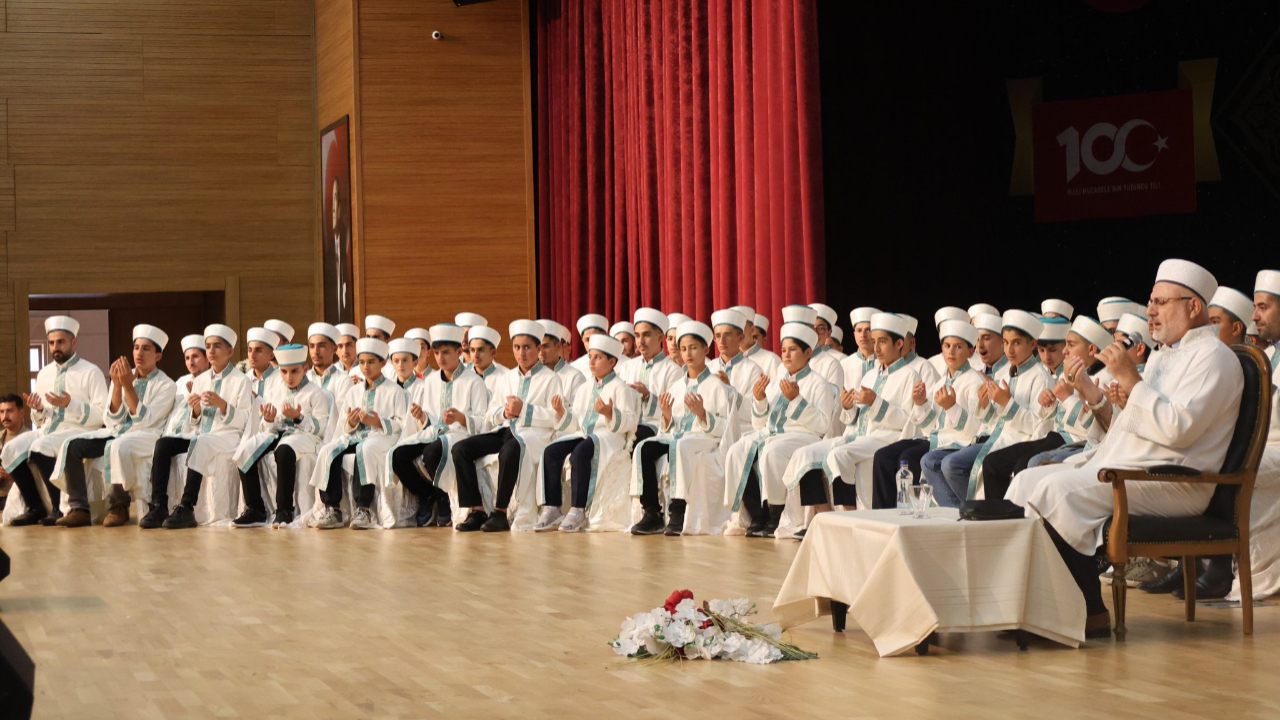 Ağrı’da hafızlık icazet töreni düzenlendi