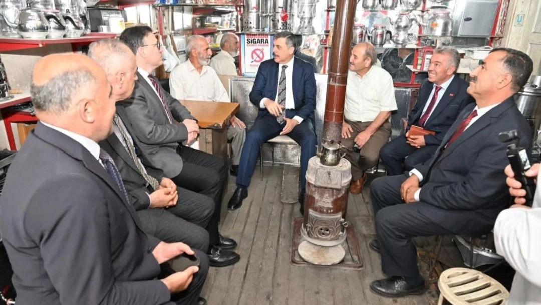 Vali Çiftçi, Kavaflar çarşısı esnafını ziyaret etti