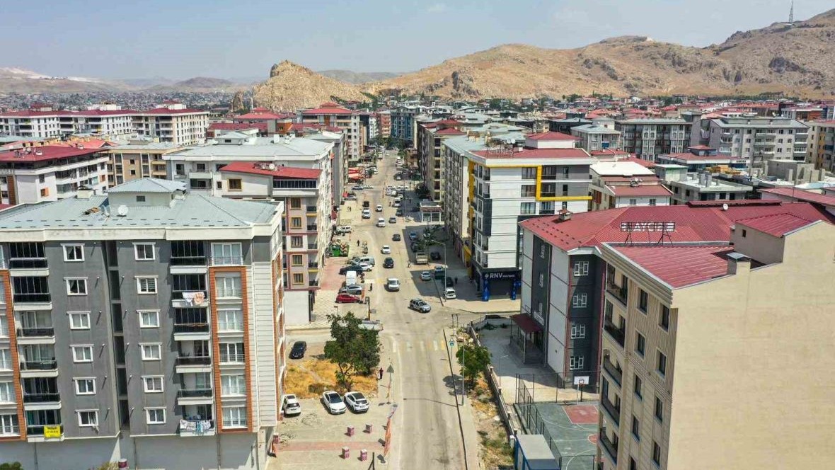 Altaylı ve Oğuz caddeleri yeniliyor