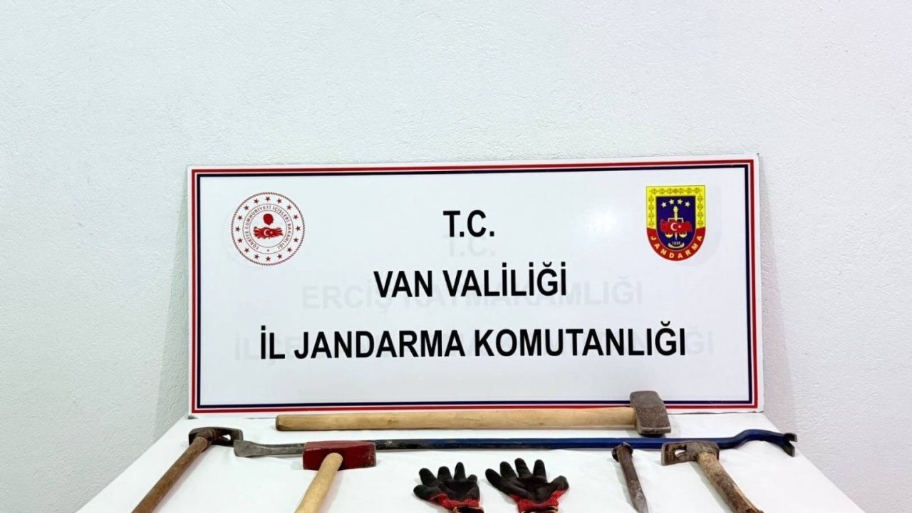 Van’da define avcıları yakalandı