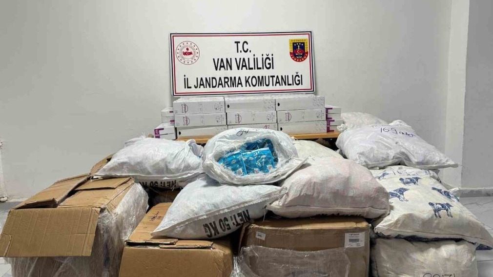 Jandarma çok sayıda gümrük kaçağı malzeme ele geçirdi