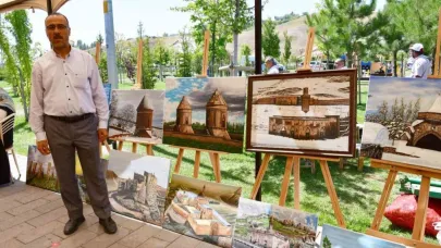 Adilcevaz'da Cami imamının yağlı boya sergisi büyük ilgi gördü