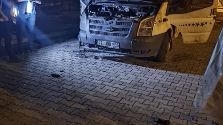 Kağızman da park halindeki 1 araç yandı