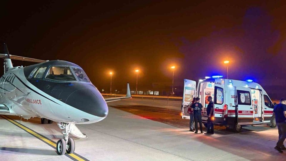 Muş’ta bisiklet sürerken otomobil çarpan çocuk ambulans uçakla Ankara’ya sevk edildi