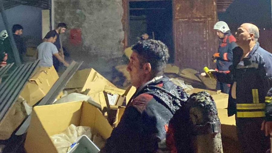 Fabrikada çıkan yangın paniğe neden oldu