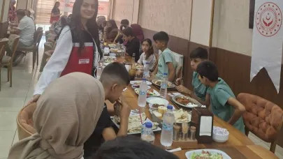 Patnos’ta çocuklara yemek etkinliği