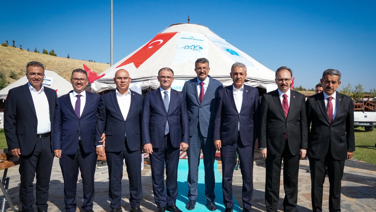 Ağrı Valisi Mustafa Koç, Ahlat Otağ Alanını Ziyaret Etti