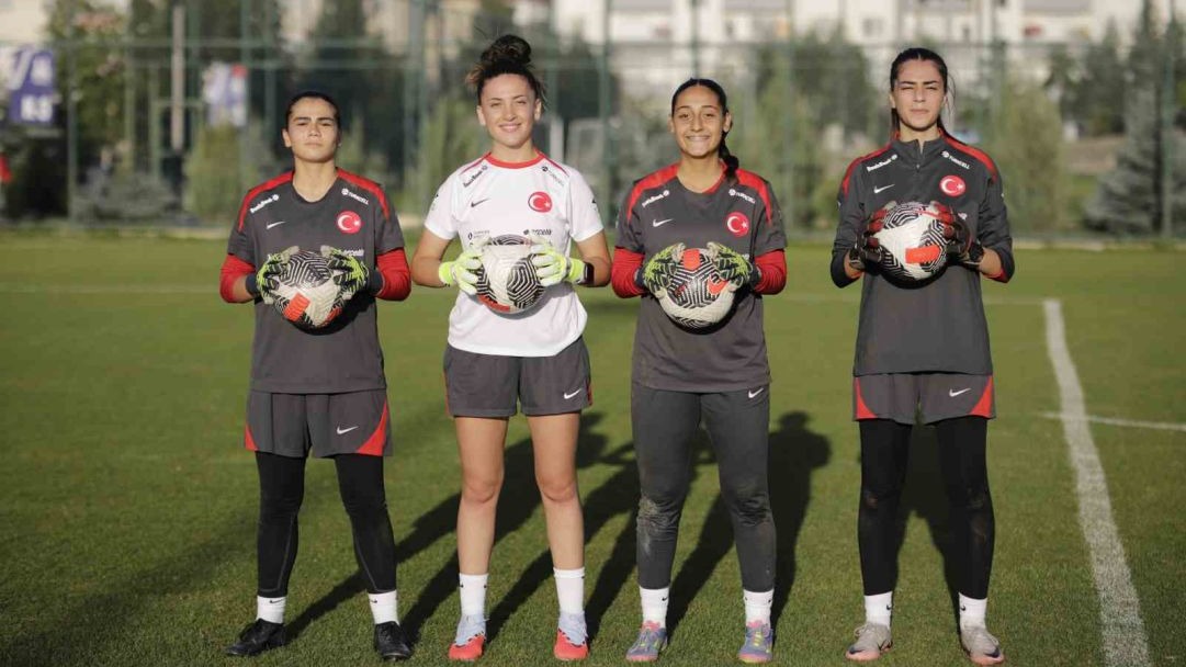 U17 Kız Millî Takımı’nın Erzurum hazırlık kampı sürüyor