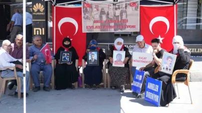 Muş’ta ailelerin evlat nöbeti sürüyor