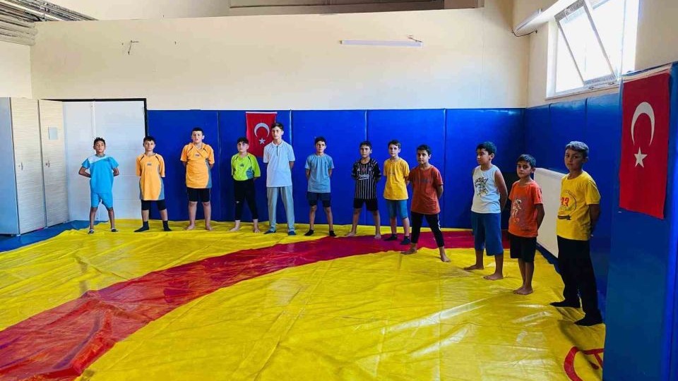 Muş’ta güreş antrenmanları devam ediyor