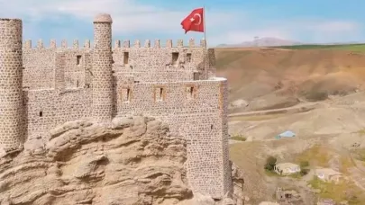 Van'da jandarma tarihi Hoşap Kalesi’nde devriyede