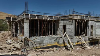 Gevaş’ta okullar eğitim öğretime hazırlanıyor