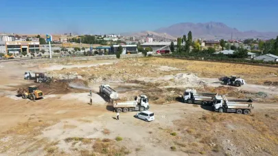 Van’ Büyükşehir Belediyesi bir ay içinde 35 noktada 9 bin 31 metreküp hafriyat temizlendi