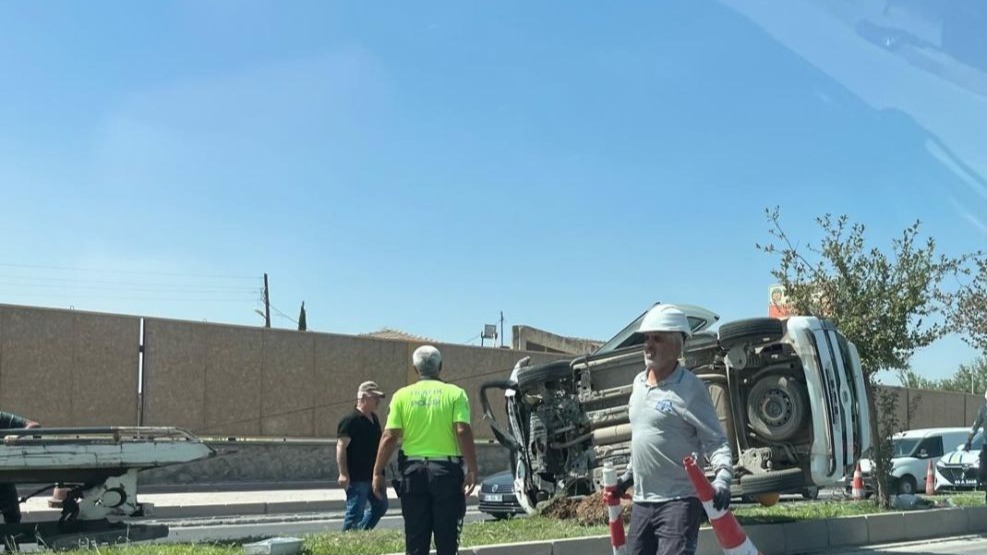 Malatya’da kontrolden çıkan hafif ticari araç devrildi: 1 yaralı