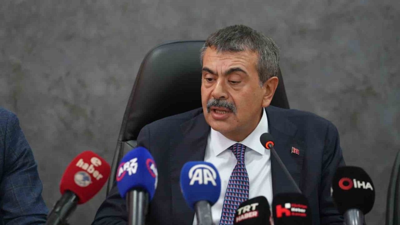Milli Eğitim Bakanı Tekin’de CHP Genel Başkanı Özgür Özel’e şarkılı gönderme;