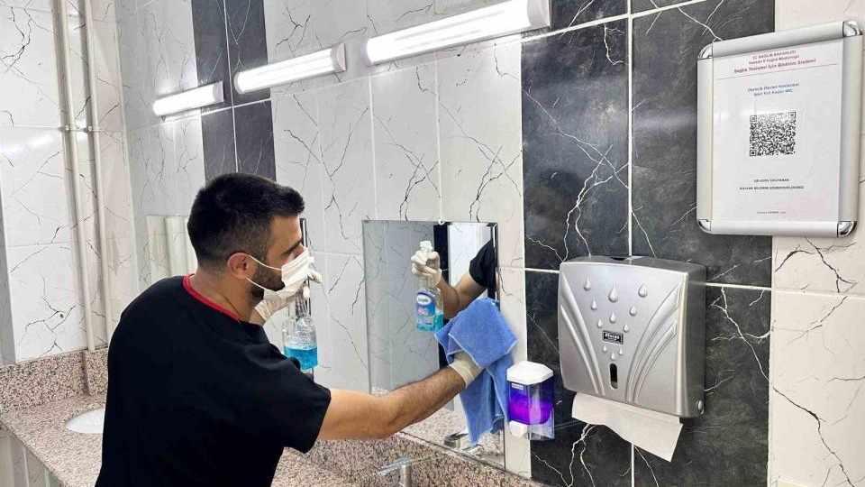 Derecik Devlet Hastanesi’nde QR kod temizlik uygulaması başladı