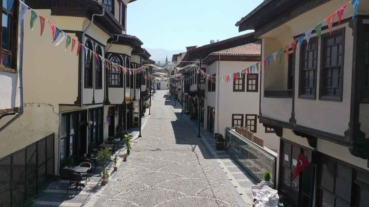 Yeşilyurt Belediyesi ve Kültür Bakanlığı’ndan Lezzet Caddesi için iş birliği