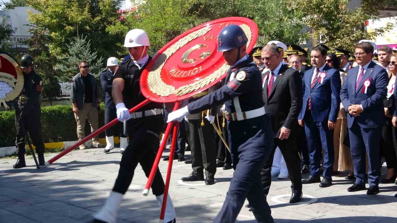 Van’da 30 Ağustos Zafer Bayramı kutlandı