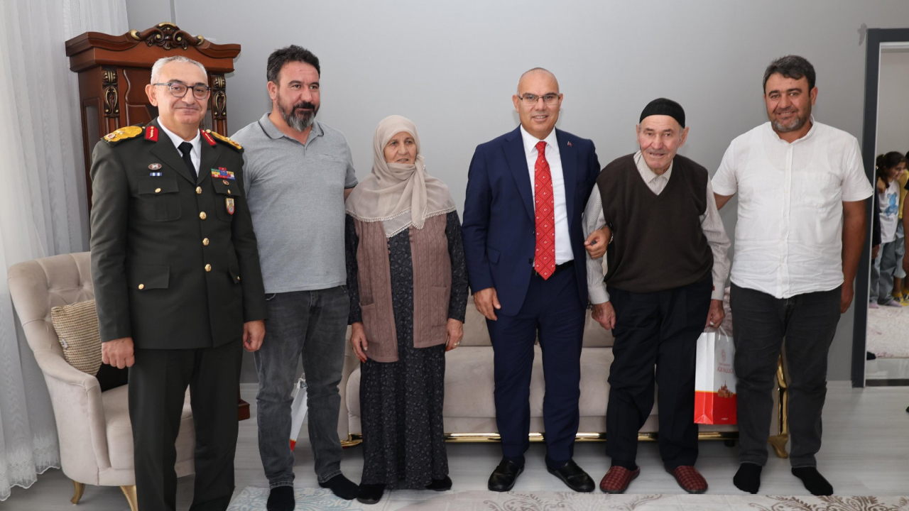 Ağrı Valisi Koç, Şehit Ersin Çelik’in Ailesini Ziyaret Etti