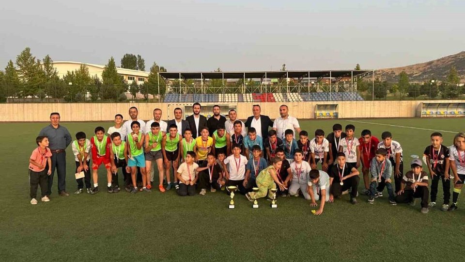 Bitlis'te Yaz Kur’an kursu öğrencileri futbol turnuvasında buluştu