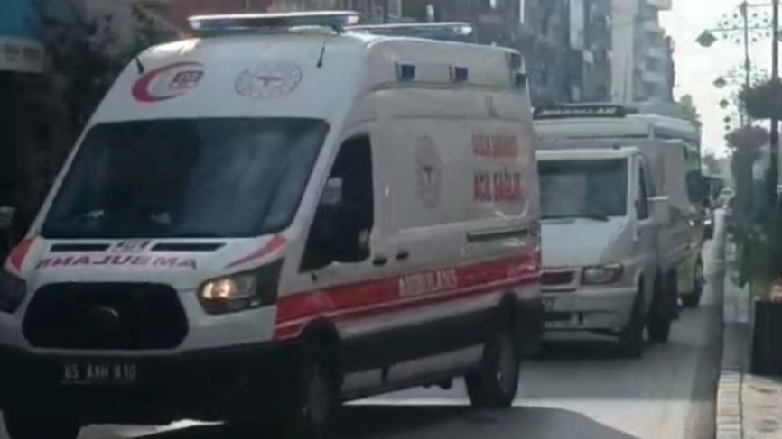 Aracı içinde bayılan sürücü hastaneye kaldırıldı