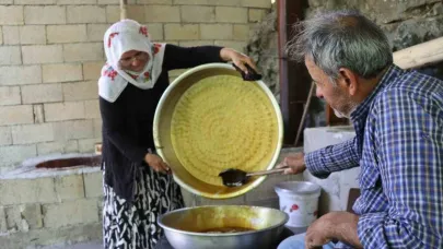 Karnavas’ta geleneksel yöntemler dut pekmezi