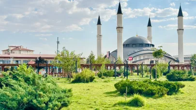 Ağrı Ulu Camii Yaz Güzelliğiyle Büyülüyor