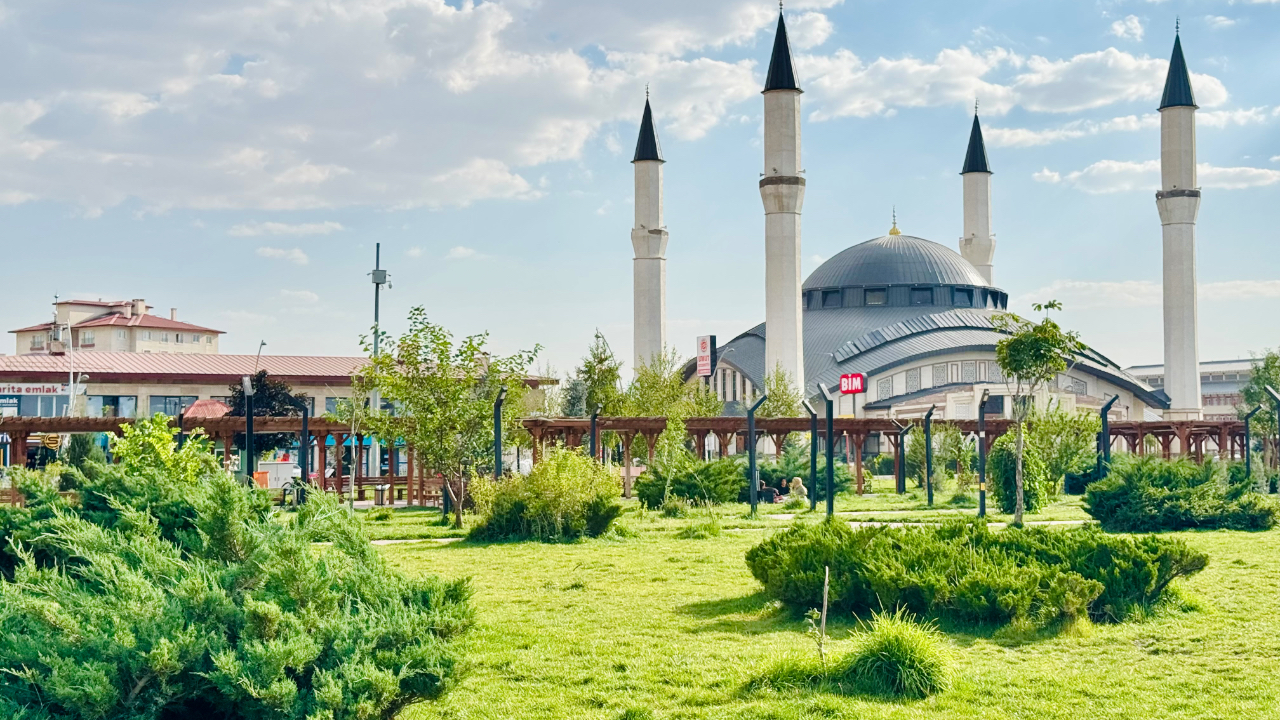 Ağrı Ulu Camii Yaz Güzelliğiyle Büyülüyor