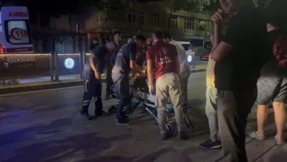 Erzincan’da motosiklet yayaya çarptı: 2 yaralı