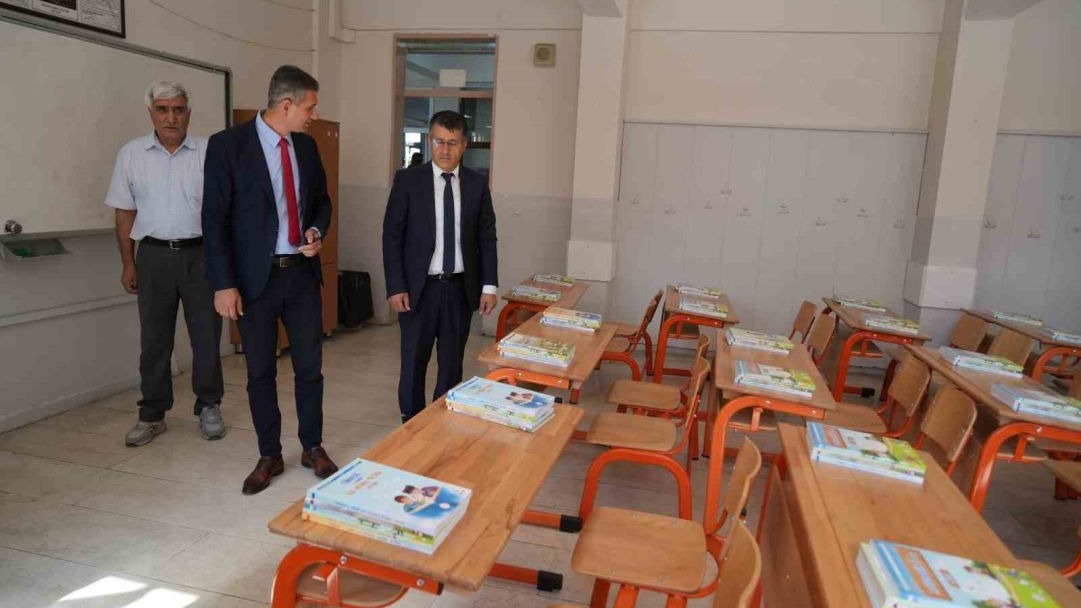 Muş’ta 1 milyondan fazla ders kitabı sıralara bırakıldı