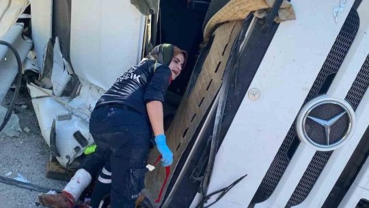 Malatya’da kontrolden çıkan tır devrildi: 1 ağır yaralı