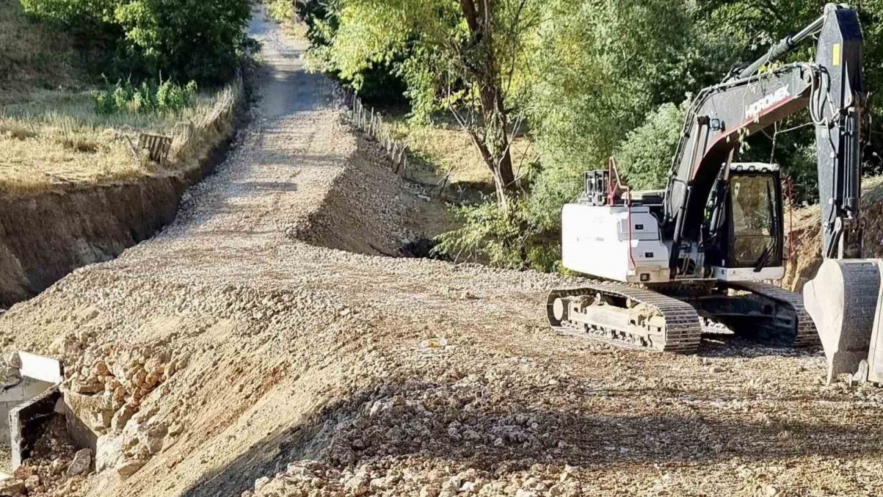 Muş’ta yol yatırımları sürüyor